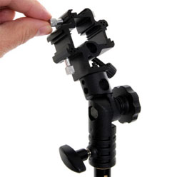Lastolite TriFlash SHOE LOCK - Blitzneiger für bis zu 3 Systemblitzgeräte (NEU!)